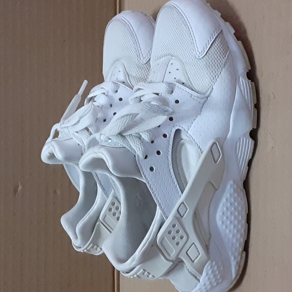 Nike (Youth) Huarache sneakers